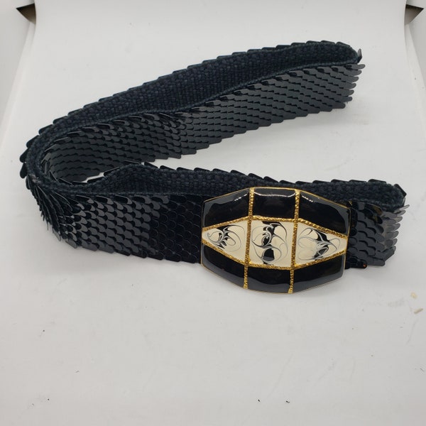 1990s Day Lor black fish scale belt. Enameled belt buckle. Not adjustable. Fits 38". Hipster fit