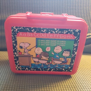 Vintage plastic lunch box. Peanuts at school! Made by Aladdin. No thermos. Has damage