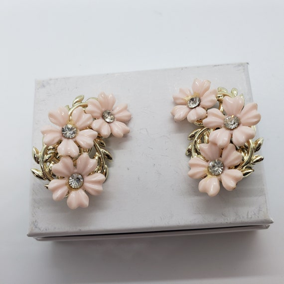 Etsy daisy shop earrings