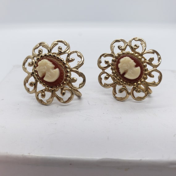 Vintage cameo screw back earrings clearance