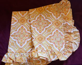 Pair of Vintage retro pillow shams Ruffled edges. Orange, pink and white design