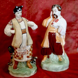 Vintage pair of figurines Odarka and Karas - Ceramics 1970s - Ukraine, USSR