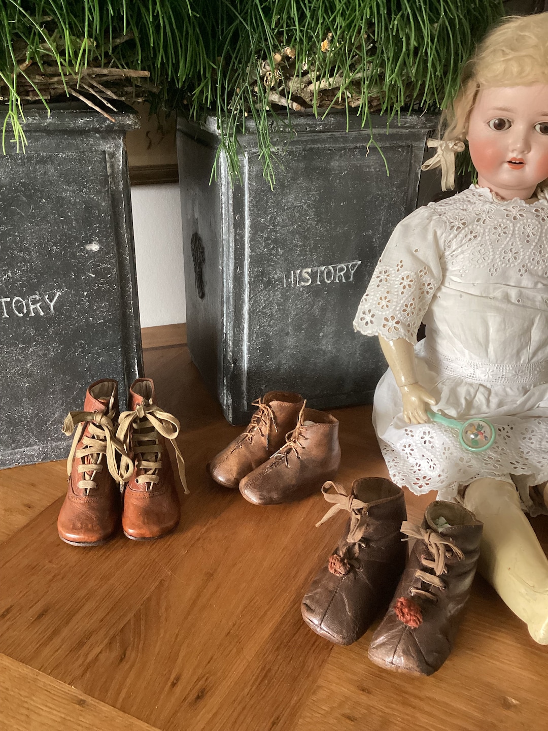 フランスアンティーク超ゴージャスレース刺繍のビクトリアンベビーブーツ アンティーク ビクトリア朝の子供用靴 - 1860 ～ 1900 年頃に着用