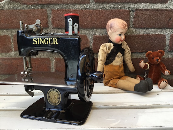 ♡ はなはな様御専用　SINGER社　トイミシン　黒　SEWHANDY BOX付 Singer Sewhandy Toy Sewing Machine - Black Antique Children's Toy