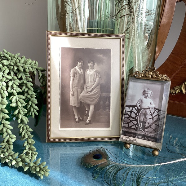 Antieke Romantische Fotolijst - met dik front, Bol Pootjes en Linten Strik Ca.1900 - oud en vintage - Fotolijst 1960/1970 mooi strakke lijst