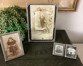 Photo frame Vintage Silver-colored metal photo frame with decorative edge - made around 1960, convex or flat glass, with or without decorative corner