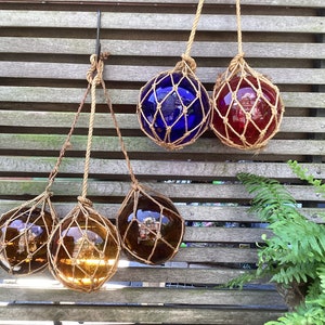 Drijfbal - visnet drijver - oude glazen vissers ballen van glas gemaakt in mooie  kleuren - glas met touw decoratief voor vijver en tuin