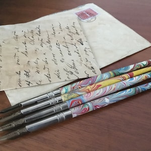 Old wooden dip pen Approx. late 1940s - calligaphy pen holder with original dip in pen... Unused - Extremely rare - 2 collectible.