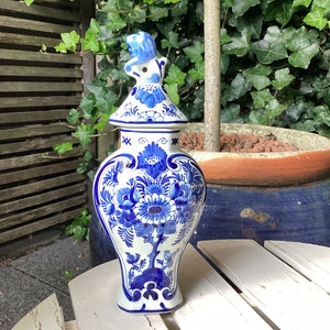 Kleine deksel vaas met handgeschilderd bloemendecor, Koninklijke Porceleyne Fles - Delfts blauw - decoratief object - prachtig cadeau