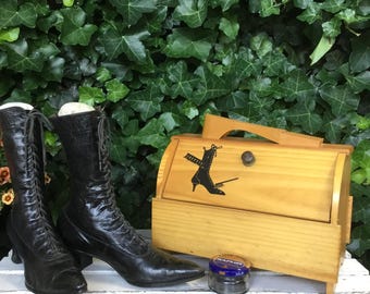 Vintage pine shoe polishing box – ca. 1975 – with shoe sole handle – decorated with an old-fashioned lace-up boot and brushes