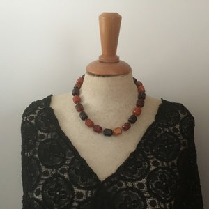 Collar de cuentas de baquelita - Collar Art Déco en 3 colores diferentes de baquelita - Ámbar, cereza y miel translúcida con escamas de oro