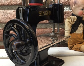 Singer Sewhandy Toy Sewing Machine - Black Antique Children's Toy