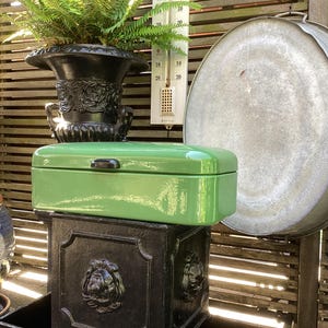 Enamel bread bin with black bakelite handle