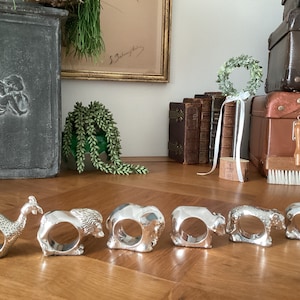 Napkin rings Big five - the 5 most powerful mammals, the elephant, the lion, the buffalo, the rhino and the leopard - the bush grouse is number 6