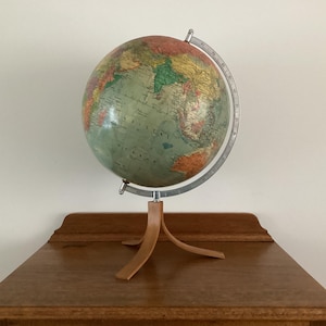 German Political Table Globe by Arthur Krause - Educational and stylish interior piece - perfect and decorative for every home! 1960 - 1963