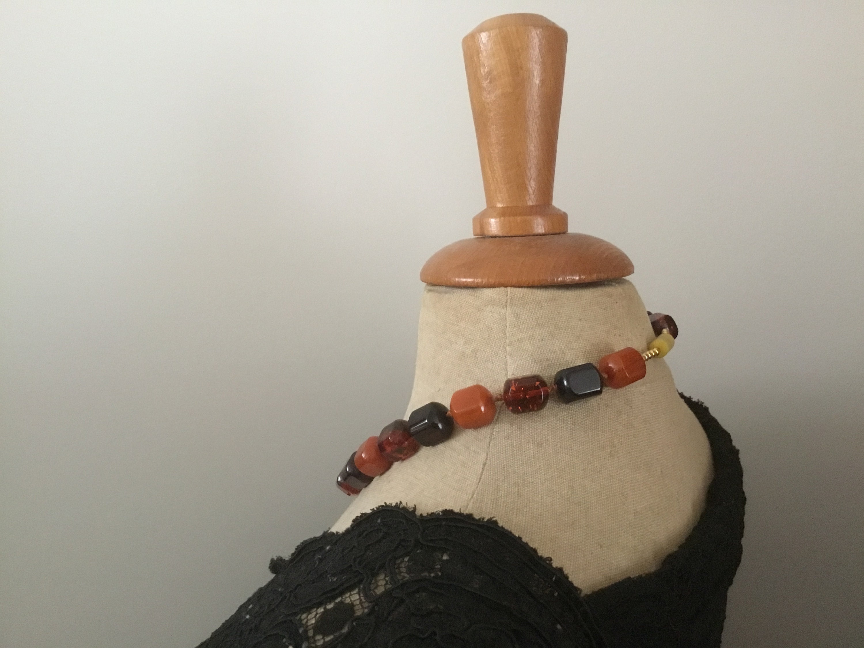 Collier Vintage Avec Perles En Bakélite (?) Couleur Ambre/orange/vert - Très Beau Modèle Ancien