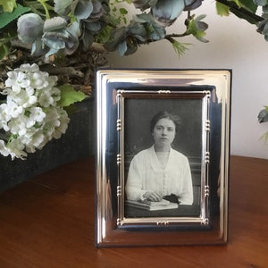 Silver photo frame made around 1990 - decorated edge - silver hallmark 925 - beautiful gift with precious photo
