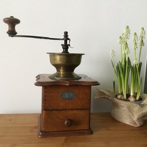 Antique lap coffee grinder with brass bean container - Made around 1895