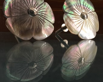 Gałka do szafki/szuflady z masy perłowej w kształcie kwiatka z metalowym sercem - piękny uchwyt vintage - cena za 1 sztukę