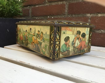 Old Dutch Tin, made ca. 1920 by widow Bekkers & son Dordrecht - cozy scene of Dutch children in traditional costumes