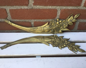Ornaments Cabinet decorative pieces bronze-gold gilded - Horn shape of bound long leaves with a composition of flowers approx. 1900/1920