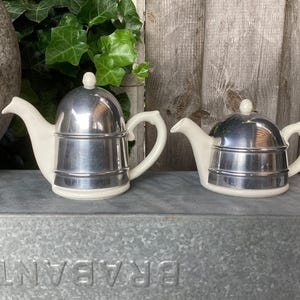 Vintage engelsk miniatyr tekanna och kaffekanna med värmare – Barnleksak eller köksdekoration, sällsynt och charmig!