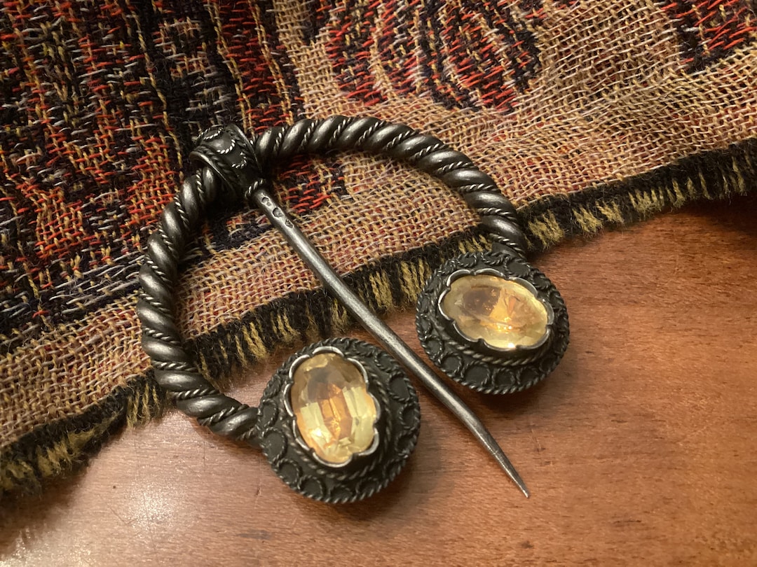 Bijoux Que L'on épingle Aux Vêtements