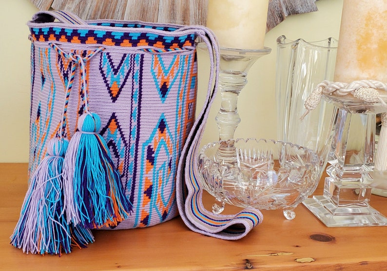 Premium quality single thread size large wayuu mochila bag.