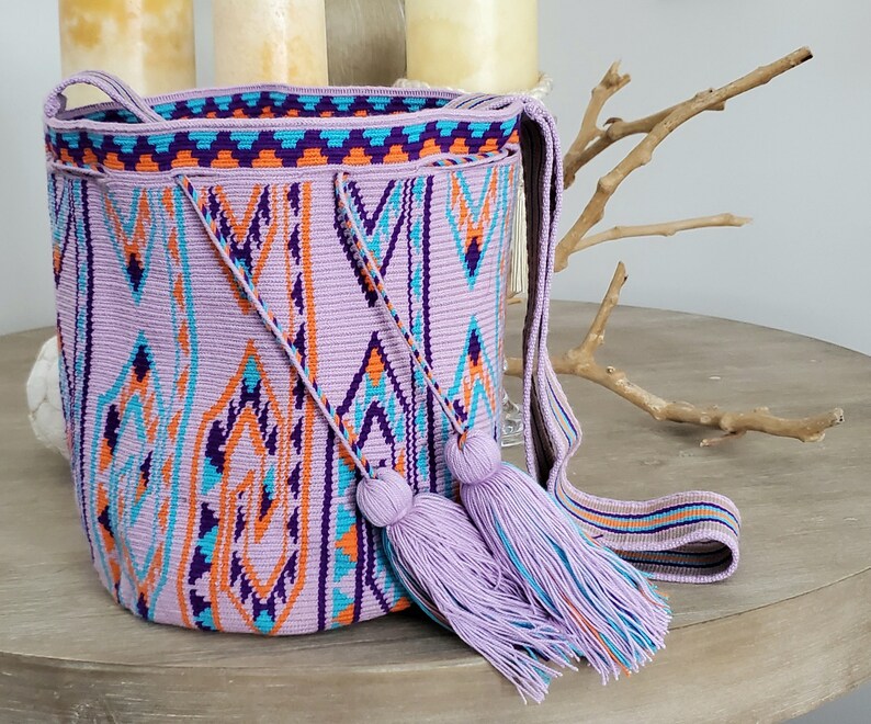 Premium quality single thread size large wayuu mochila bag.