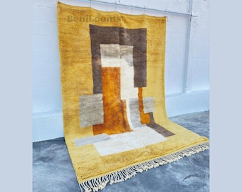 Alfombra marroquí de lana color mostaza personalizada: alfombra peluda geométrica abstracta de mediados de siglo, alfombra bereber hecha a mano, alfombra moderna en tonos tierra cálidos.