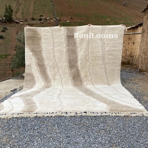 Handmade Moroccan Mrirt Rug: Neutral Berber Wool Carpet