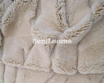 Alfombra marroquí de lana anudada a mano, hecha a medida: estilo Beni Ourain blanco.