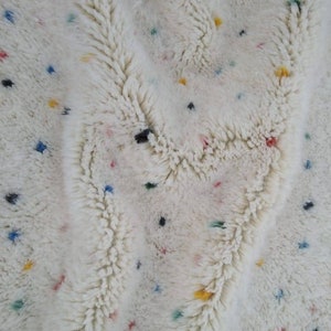 Handmade Moroccan Mrirt Wool Rug: Polka Dot Beni Rug