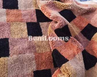Alfombra marroquí de lana tejida a mano: marrón a cuadros, hecha a medida