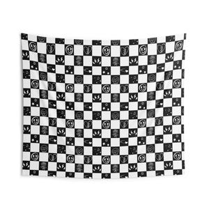 Gobelin ścienny w szachownicę punkową – dekoracja pokoju w stylu gotyckim lub tło na imprezę