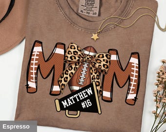 Personalisiertes Fußball Mom Shirt: Leopard Bow Comfort Colors Tee