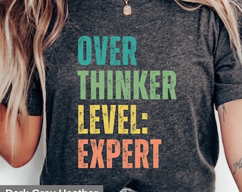 Camiseta de experto en pensamiento excesivo: divertida camiseta gráfica sarcástica