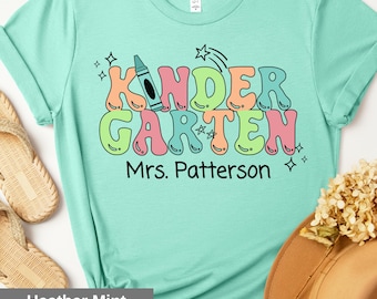 Personalisierte Kindergärtnerin T-Shirt: Benutzerdefinierte Name Back to School Tee
