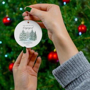 Adorno personalizado para compromiso, primera Navidad de los comprometidos, regalo para parejas imagen 4