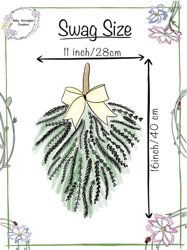 Pu&ograve; includere: Un'illustrazione digitale di un festone decorativo con fogliame verde simile a pino e un fiocco color crema. Il testo recita Swag Size, 11 inch/28cm e 16 inch/40 cm, indicando le dimensioni dell'articolo con frecce di misurazione.