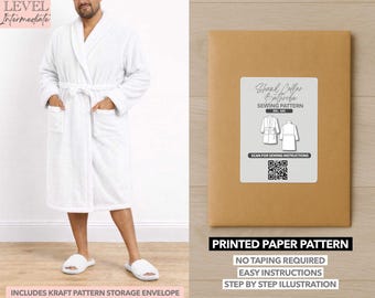 Peut inclure: Un peignoir blanc en tissu éponge avec un col châle, des poches et une ceinture assortie. L'image montre également un patron de couture pour un peignoir à col châle, avec le texte "Patron papier imprimé" et "Instructions faciles".