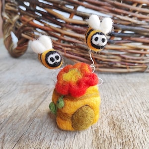 Beehive and Bees / Bee ornament / Needle Felted beehive / Felted bee / Ukrainian handmade