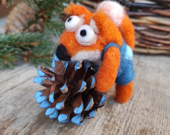 Needle Felted Squirrel Ornament with pine cone / Ukrainian handicraft