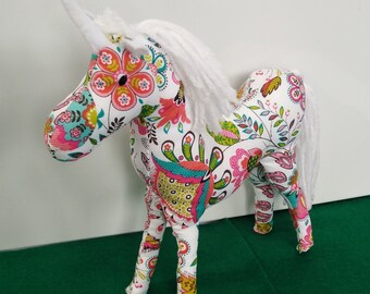 Juguete Unicornio hecho a mano