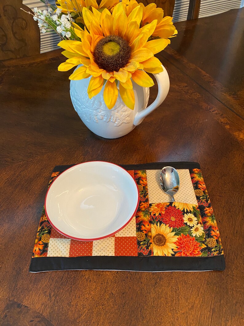 Pocketed snack mats in Autumn colors
