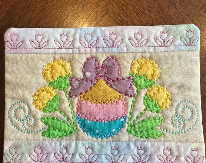 Tulip and Egg Easter Mug Rug.  Approximately 5 x 7 inches.  Ready to Ship