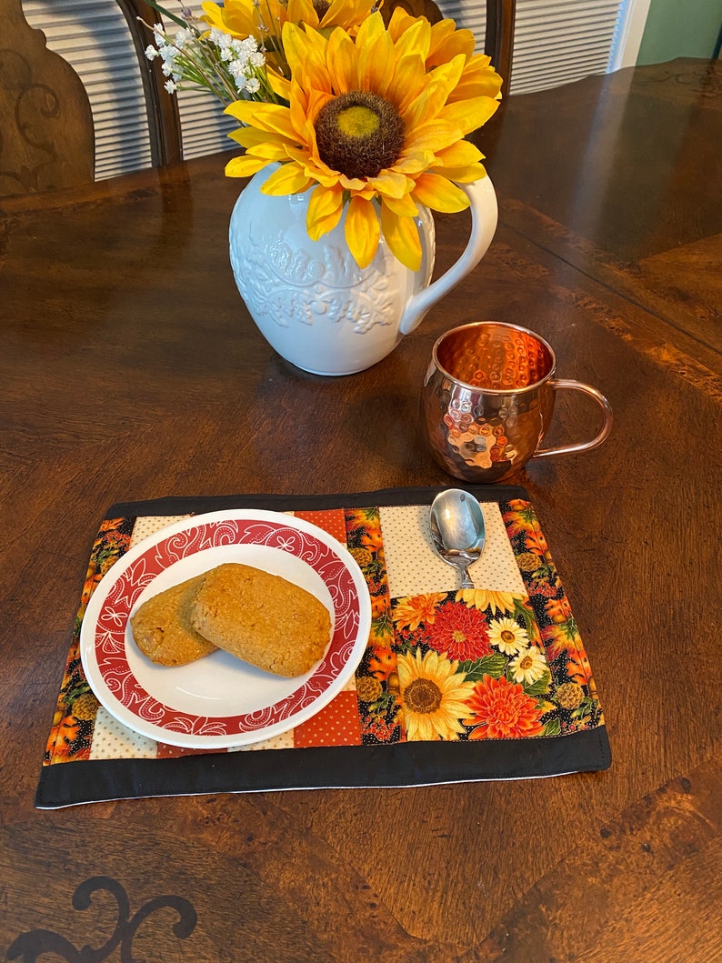 Pocketed snack mats in Autumn colors