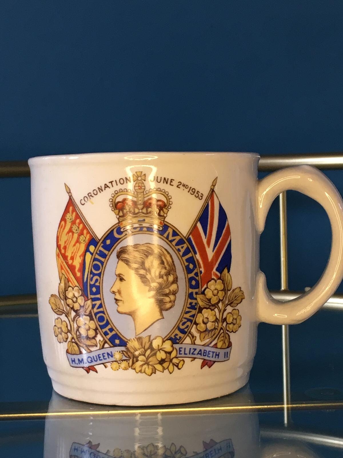 Queen Elizabeth Coronation 1953 vintage mug Etsy Queen Elizabeth Coronation 1953 vintage mug Etsy