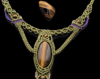 Collier macramé vert olive et violet avec cabochon et perles  œil de tigre  – pierre fine naturelle –Protection, Création unique faite main