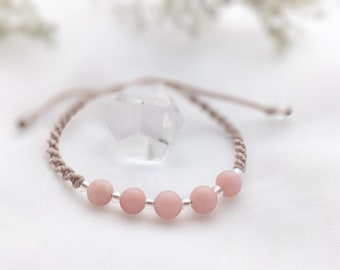 Bracelet macramé beige avec ses perles  en  pierre fine  naturelle opale rose.Cadeau fêtes  des  mères,création unique faite main